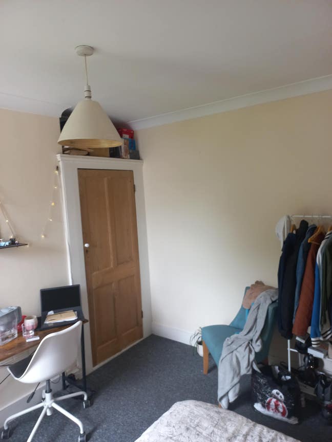 Lovely Room available in August Main Photo