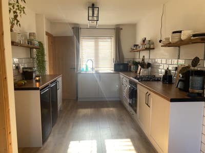 Furnished double bedroom in newly renovated house Main Photo