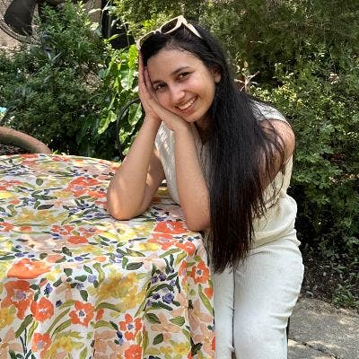 Seeking flatmate to share 2 bed 1/2bath in Zone 1 Main Photo