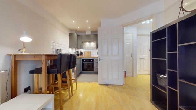 Lovely 1 Bed Flat in Whitechapel- Elizabeth Line Main Photo