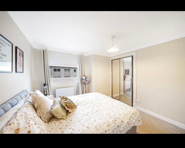 Double bed room available in (G66) Main Photo