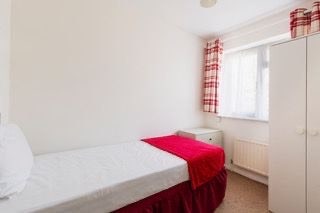 Room available in a friendly professional house Main Photo