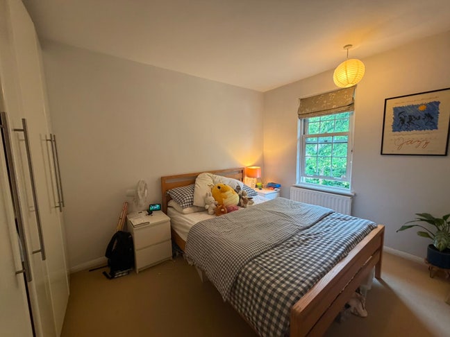 Spare room in 2 bed flat Blackheath Main Photo