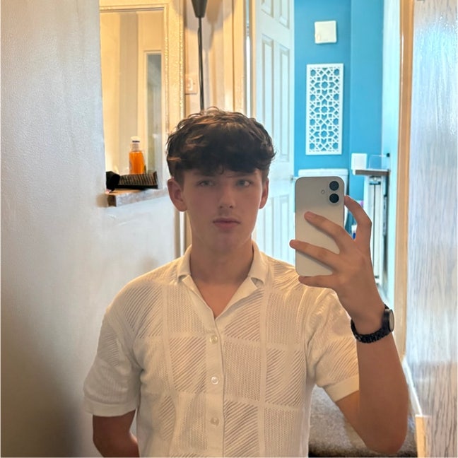 Lookjng for a room or Housemate  Main Photo