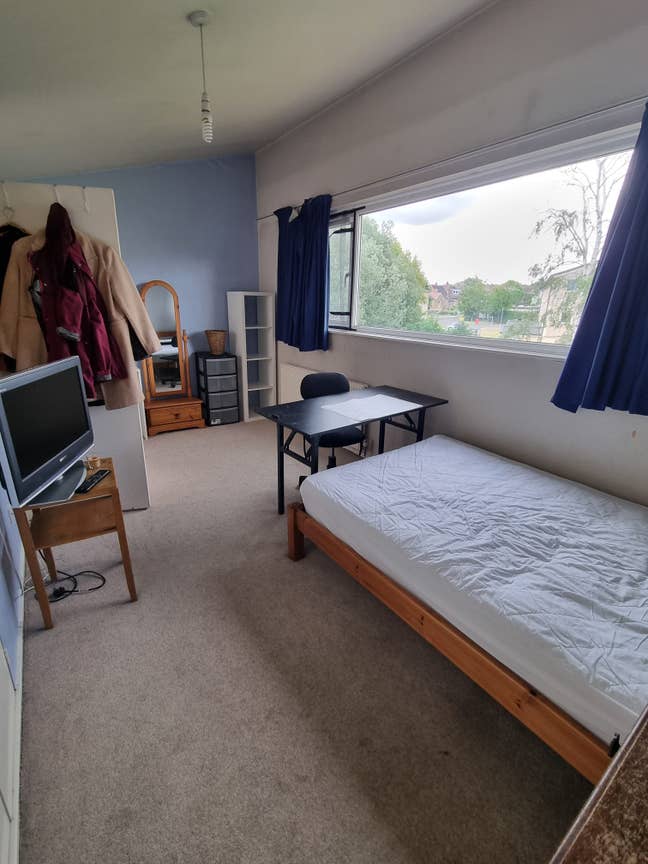 Large double room in West Putney  Main Photo