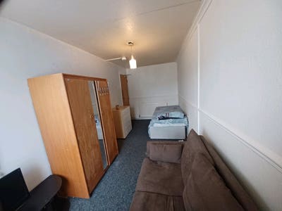 Rooms to rent Main Photo
