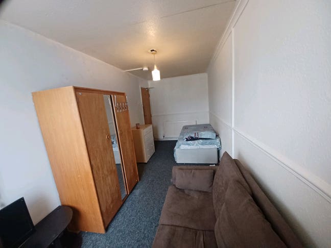 Rooms to rent Main Photo