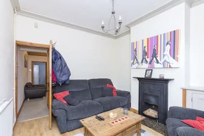 LE3 - one bedroom available in a two bedroom house Main Photo