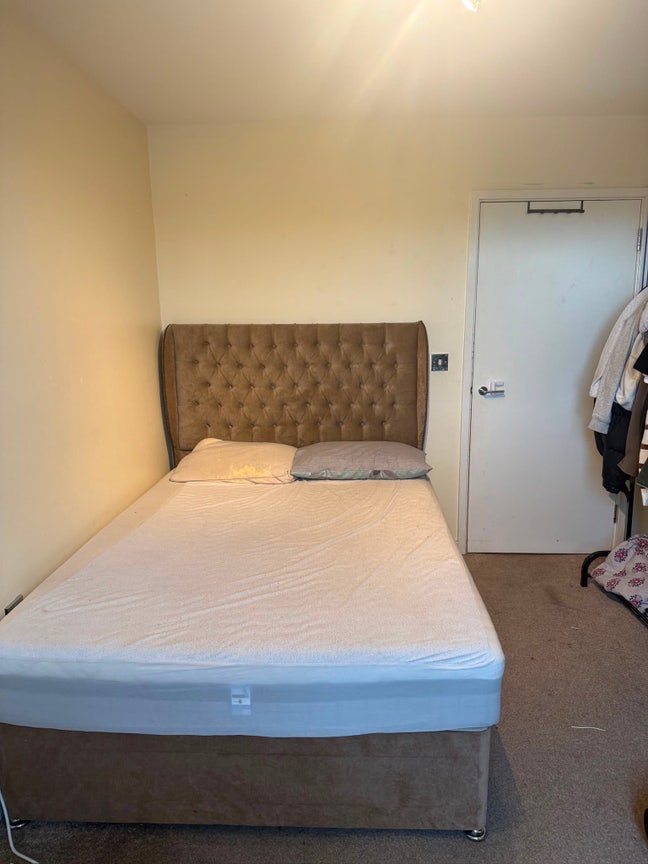 One Bedroom En-suite Main Photo