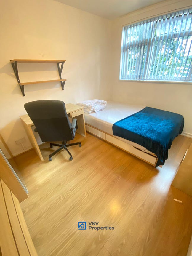 ✅ Flat to Call Home 🧸 2 Rooms Available  Main Photo