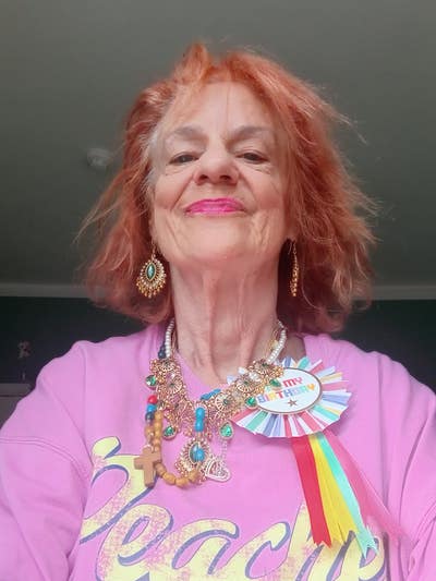 Professional Female seeks a single or double room Main Photo
