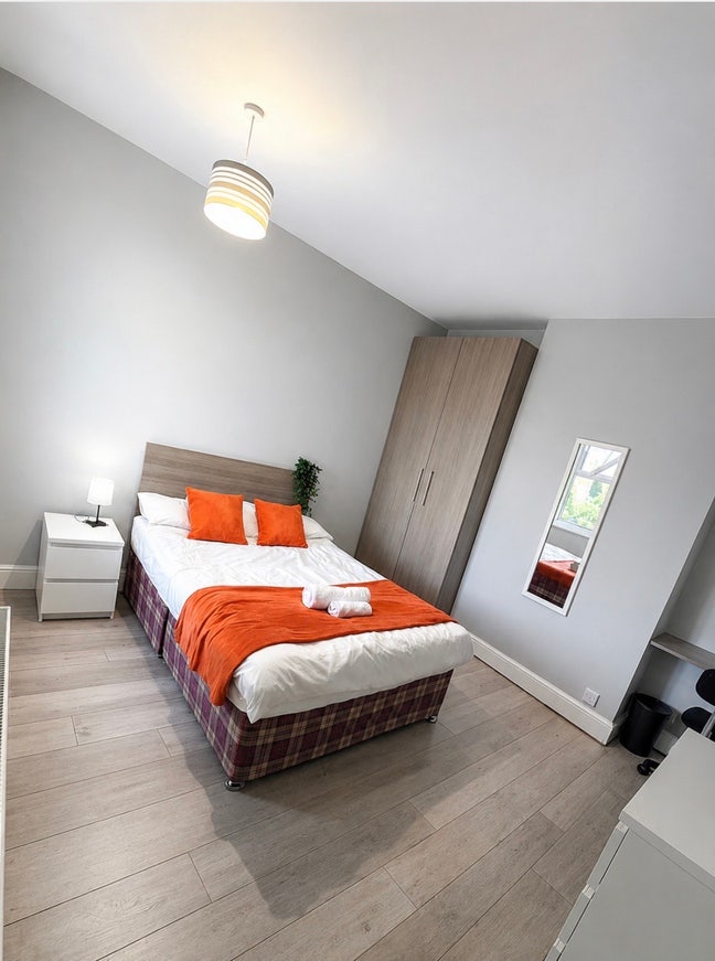 ✨Luxury Large Double Bedrooms✨ Available Now! Main Photo