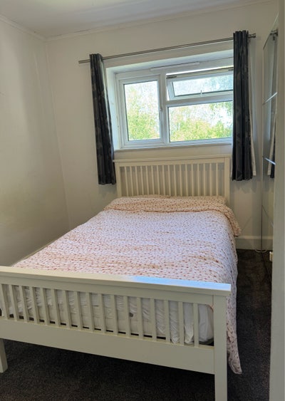 Spacious furnished double room  Main Photo