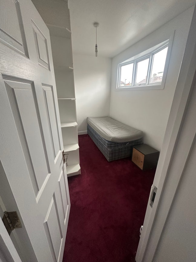 Single Room for Rent Main Photo