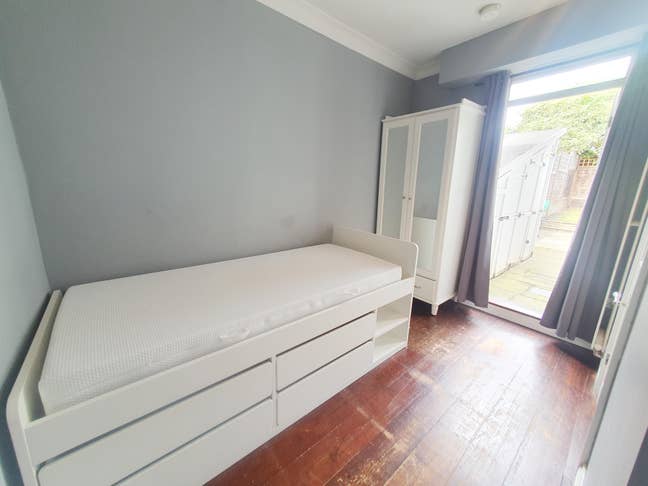 🚿 Luxury Ensuite Room – Zone 2 🏡 Main Photo