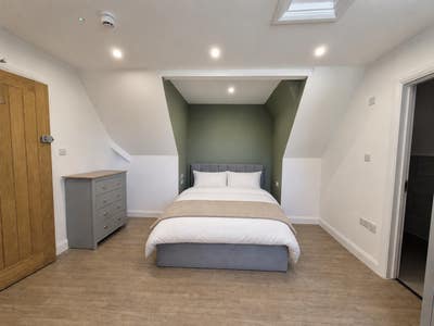 Luxury En-Suite Rooms Close to YDH & Leonardos Main Photo