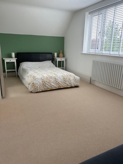 Large double room in a spacious 4bed family home Main Photo