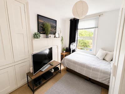 Large, Bright Furnished Double Room   Main Photo