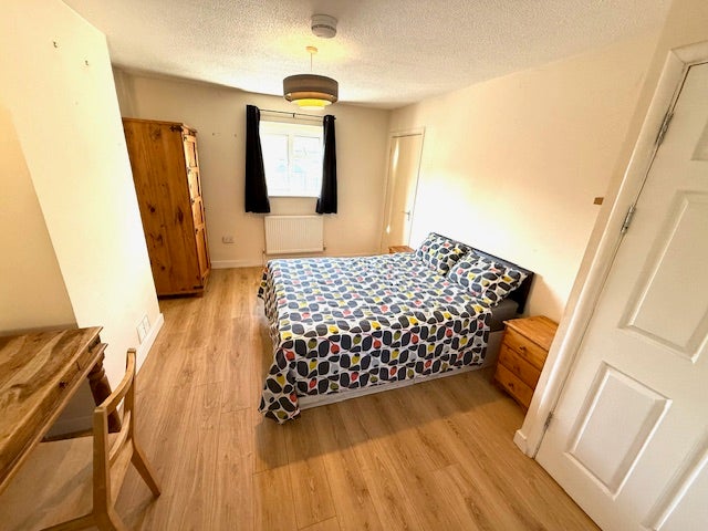 Extra Large Room, Great Location Main Photo