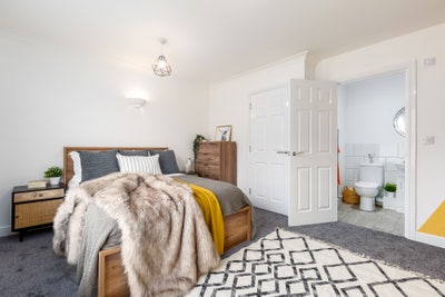 Large Double Bedroom with Ensuite ⭐ Main Photo