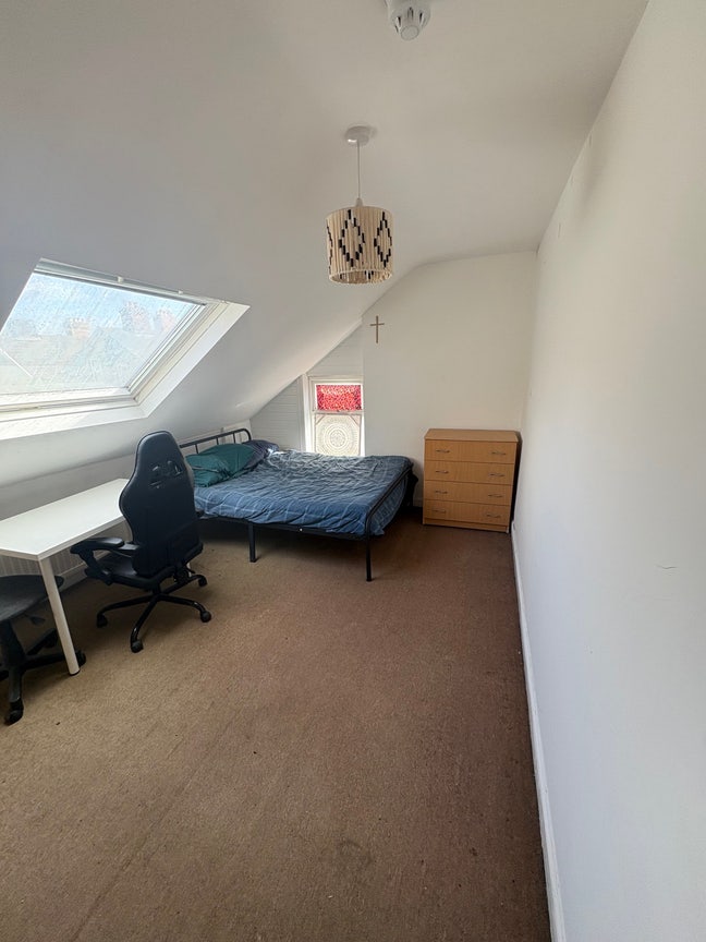2 x double rooms..... Available now Main Photo
