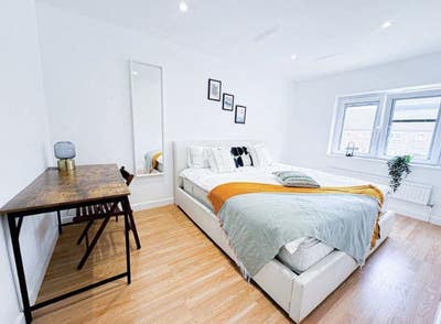 🌿 Two Double Rooms | Quiet Residential Street |  Main Photo