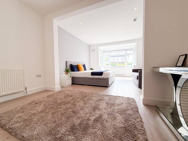 Luxury Double Ensuite in North Wembley | Bill Inc. Main Photo