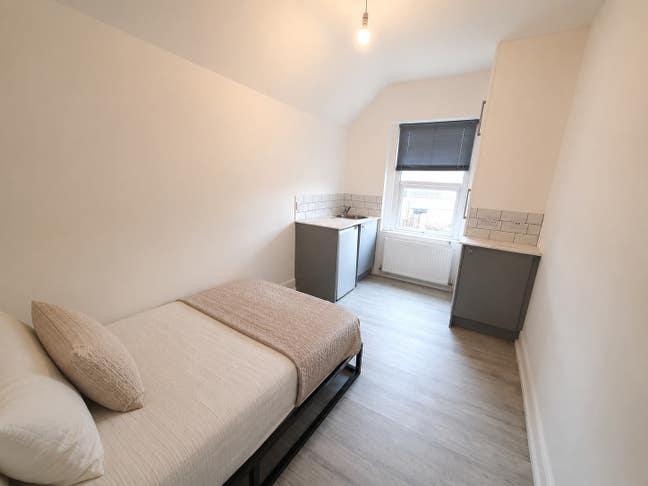 Double Room Close to Town Centre - Everton Road Main Photo