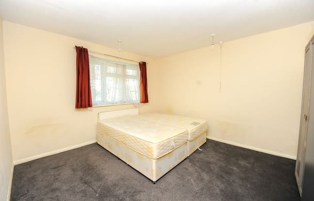 Double Room Available Main Photo