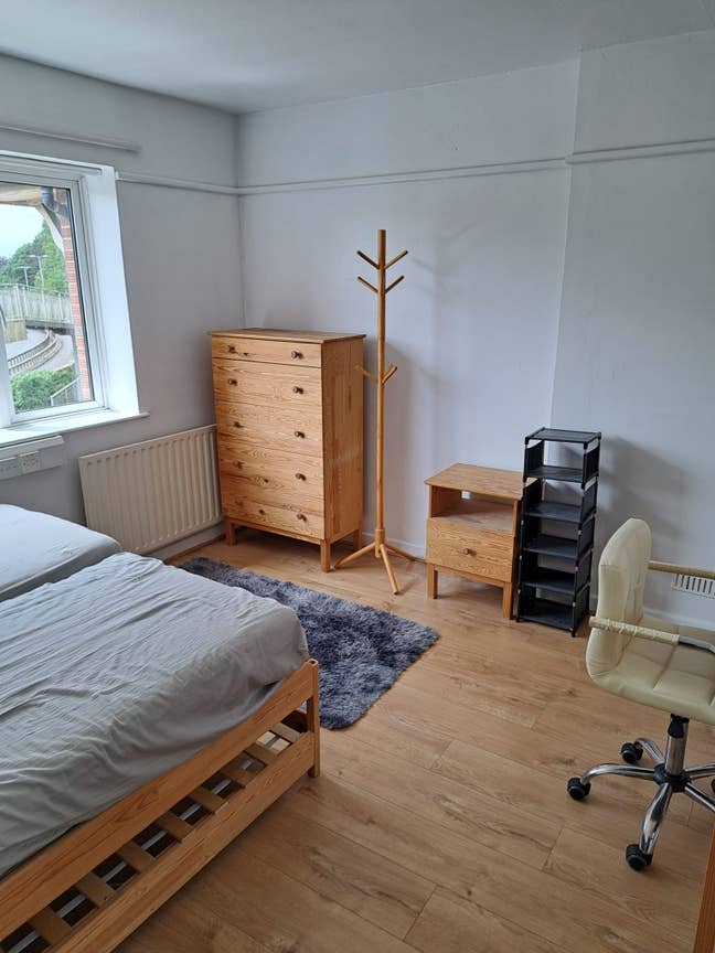 A double room near Yeovil hospital  Main Photo
