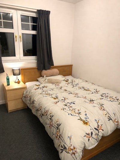 Ensuite room with private parking Main Photo