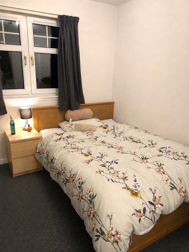 Ensuite room with private parking Main Photo