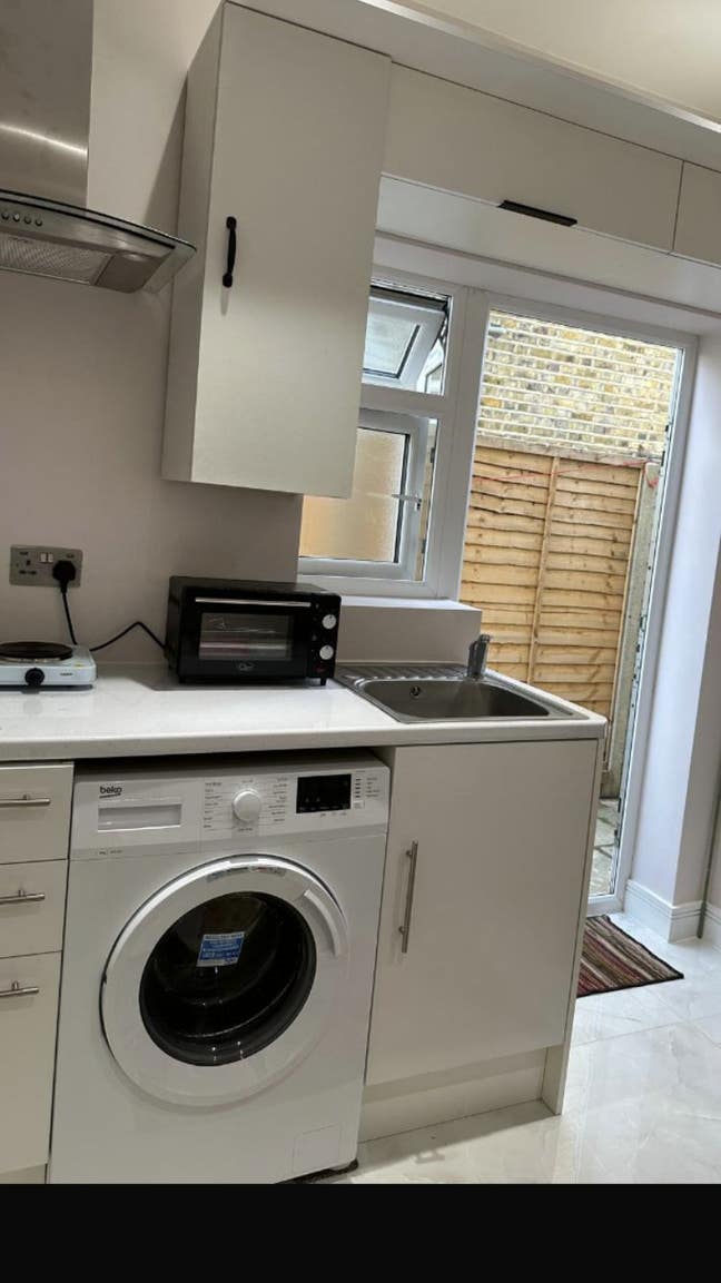 Vegetarian Studio accommodation-Hounslow west Main Photo