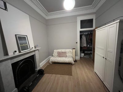 Double room in a roomie flat available (with cats) Main Photo