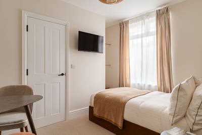 Beautiful En-Suite Room 🤎 Station Location 🤎 CB1 Main Photo