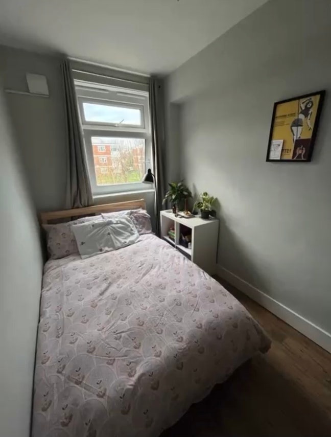 Hoxton flat in friendly female household! Main Photo