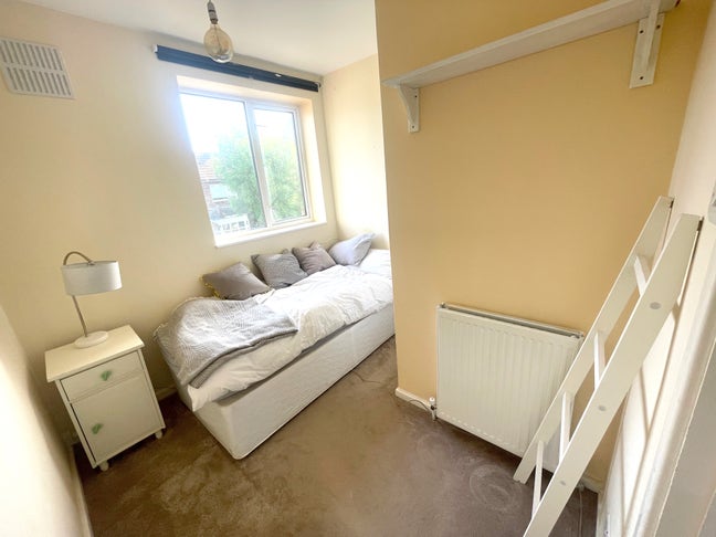 Furnished Single Room in central Weybridge Main Photo