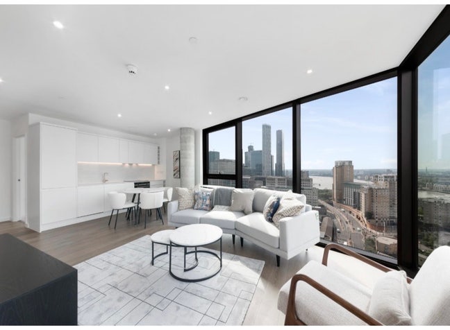 Brand New Apartment with Amazing Transport Links Main Photo