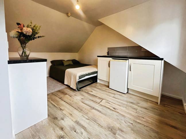 Two New Double Bedrooms Close to YDH  Main Photo