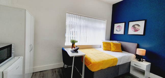 Double Ensuite Room  Bills Included CH43 Main Photo