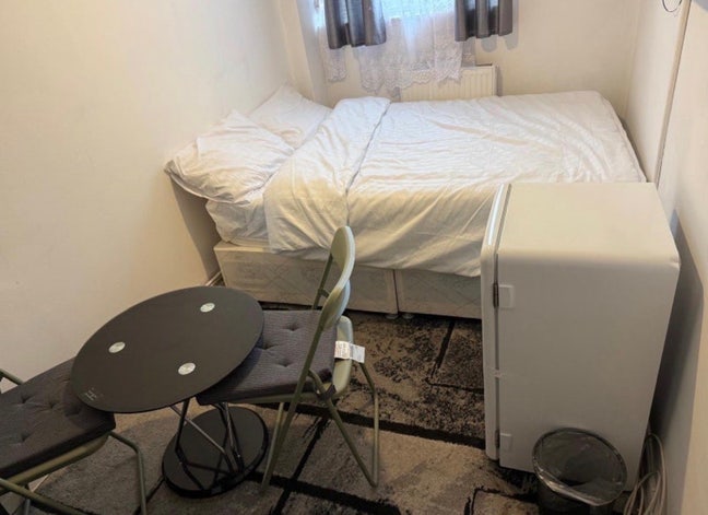 E8 Double Bed' Flat Share  Main Photo