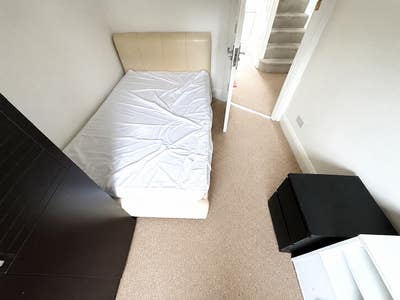 Single Room Walking Distance To Town Centre Main Photo