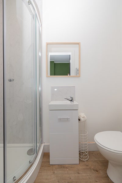 Brand New Ensuite Rooms Near George Eliot Hospital Main Photo