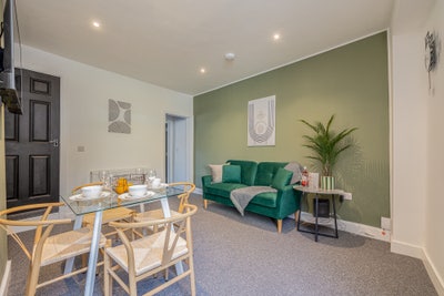 Brand New Ensuite Rooms Near George Eliot Hospital Main Photo
