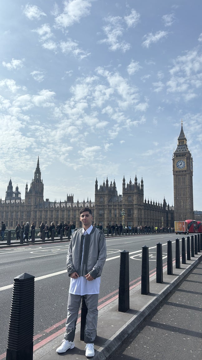 Clean, respectful & friendly guy looking for room Main Photo
