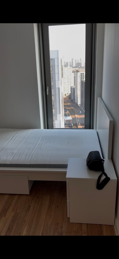 Modern double room & En-suite in great location  Main Photo
