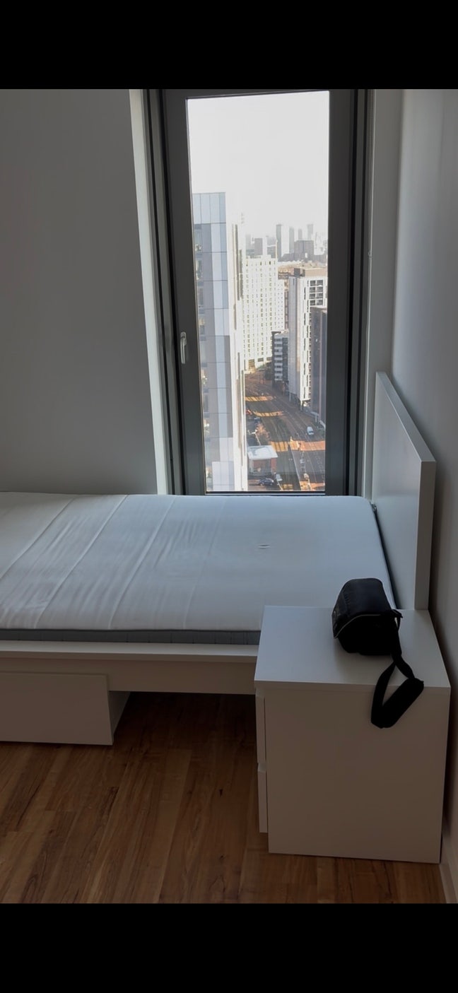 Modern double room & En-suite in great location  Main Photo