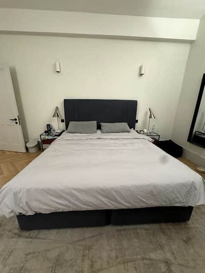 Huge double room with queen size bed. All bills in Main Photo