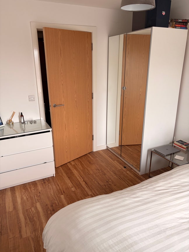 Double room in a 2 bedroom apartment Main Photo