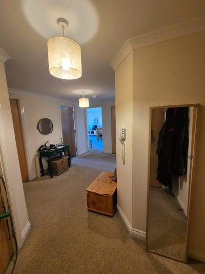 Double room in spacious Leith flat Main Photo